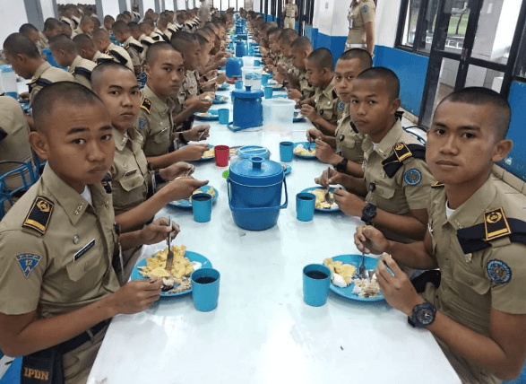 Suasana Makan di Menza IPDN